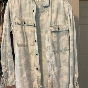 Light wash camo layering top